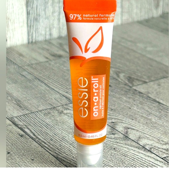 ESSIES ON A ROLL Apricot Cuticle Oil & Nail Treatment roll on Oil NEW! FULL SIZE - Picture 2 of 5
